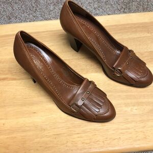 Brown heal shoes. Classic office style